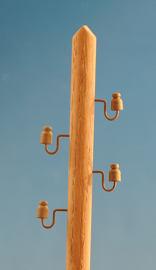 Einzelisolatoren f. Telegrafenleitung, geb. Trageisen, 52 Stück