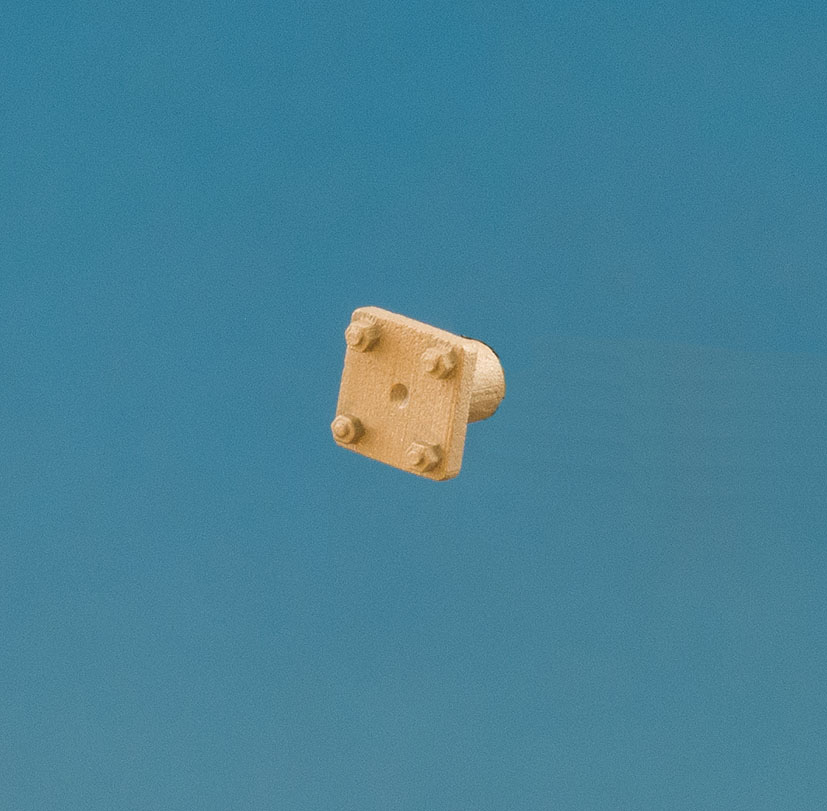 Flanschplatte, eckig, Außenkante 5,5x5,5mm, mit Lochansatz