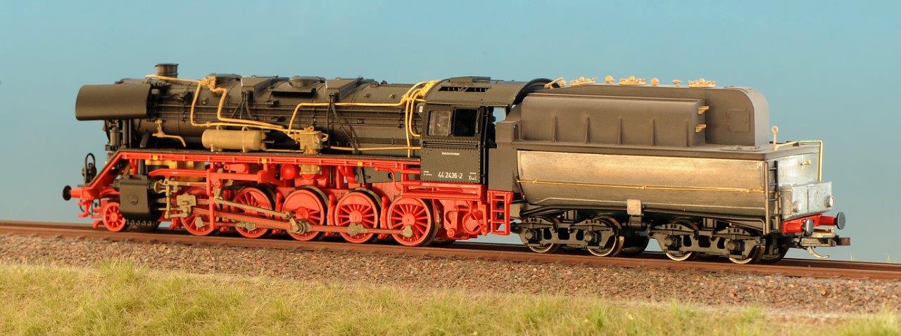 Dreikammerkohlenstaubwannentender für BR 52